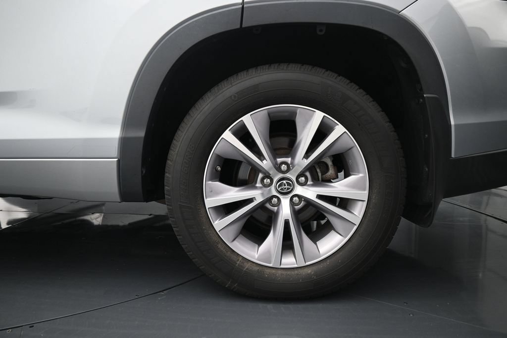 Used 2016 Toyota Highlander Plus AWD/4WD image 16