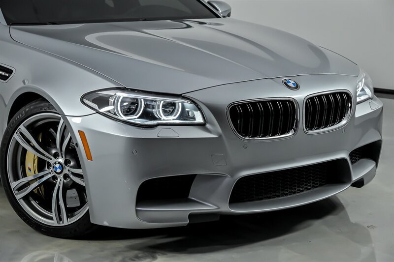 Used 2016 BMW M5 RWD image 3