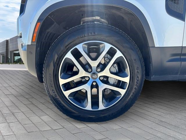 Used 2023 Land Rover Defender 110 SE image 9