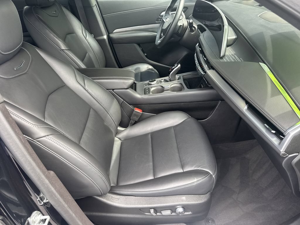 Used 2025 Cadillac XT4 Premium Luxury AWD/4WD image 13