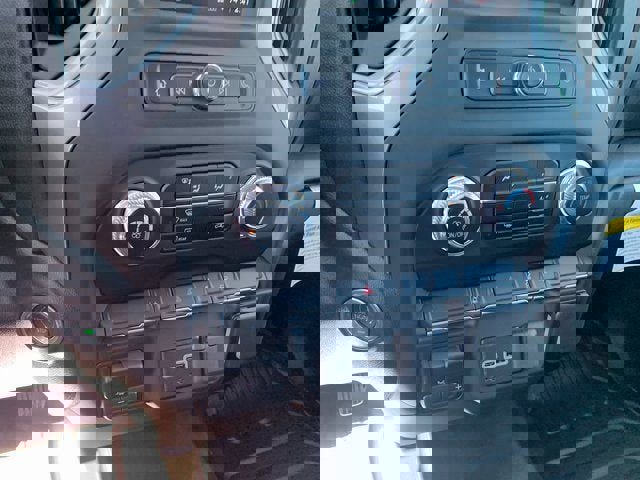 New 2025 GMC Sierra 2500 Pro w/ Convenience Package image 21