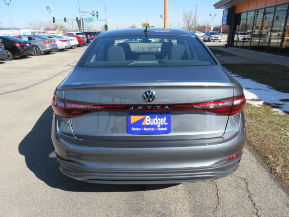 Used 2025 Volkswagen Jetta Sport image 4