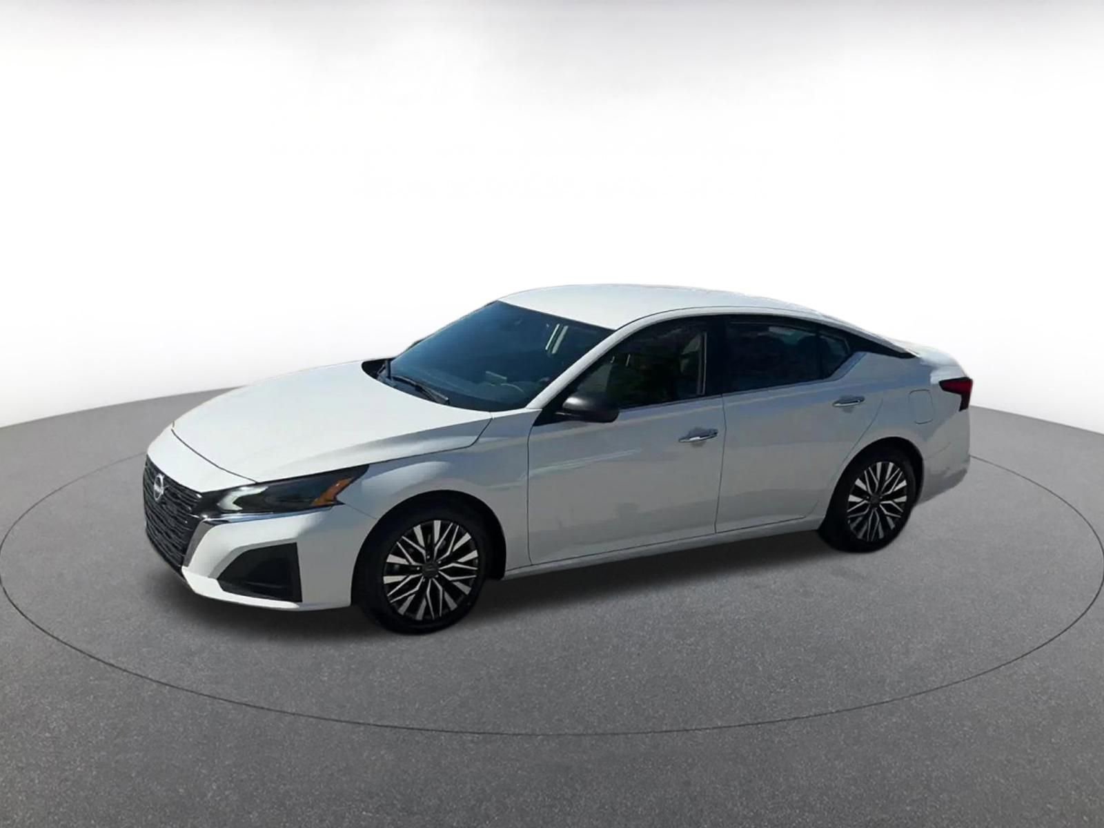 Used 2025 Nissan Altima 2.5 SV FWD image 8