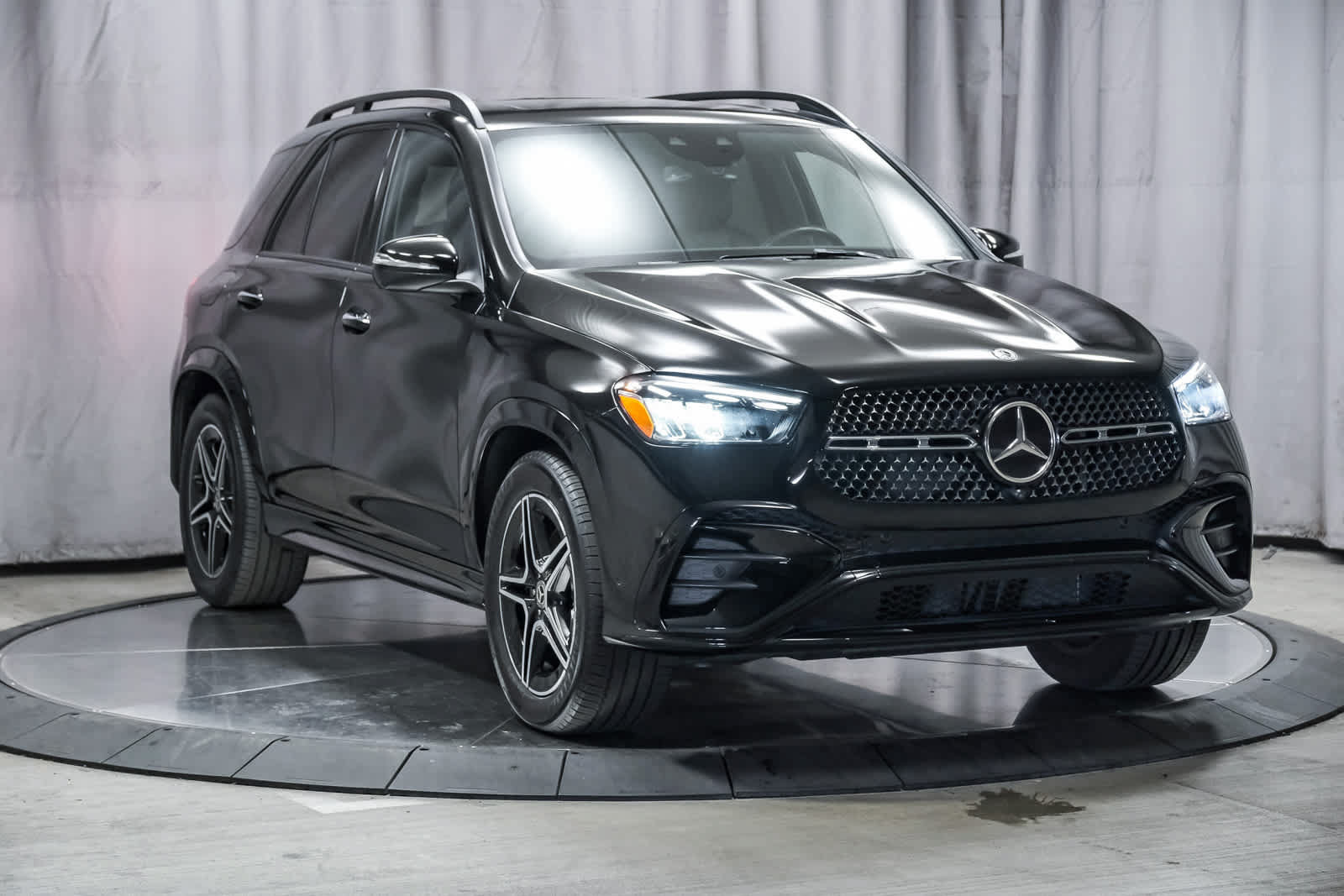 Certified 2025 Mercedes-Benz GLE 350 4MATIC w/ AMG Line Exterior image 5