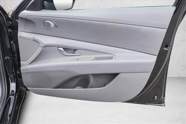 Certified 2025 Hyundai Elantra SE image 30