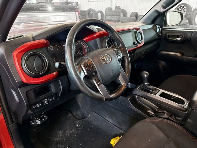 Used 2018 Toyota Tacoma SR5 AWD/4WD image 8