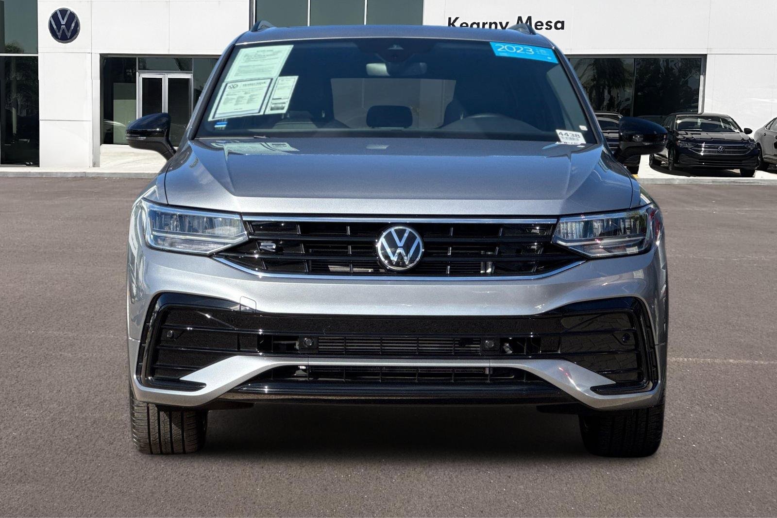 Used 2023 Volkswagen Tiguan SE R-Line image 9