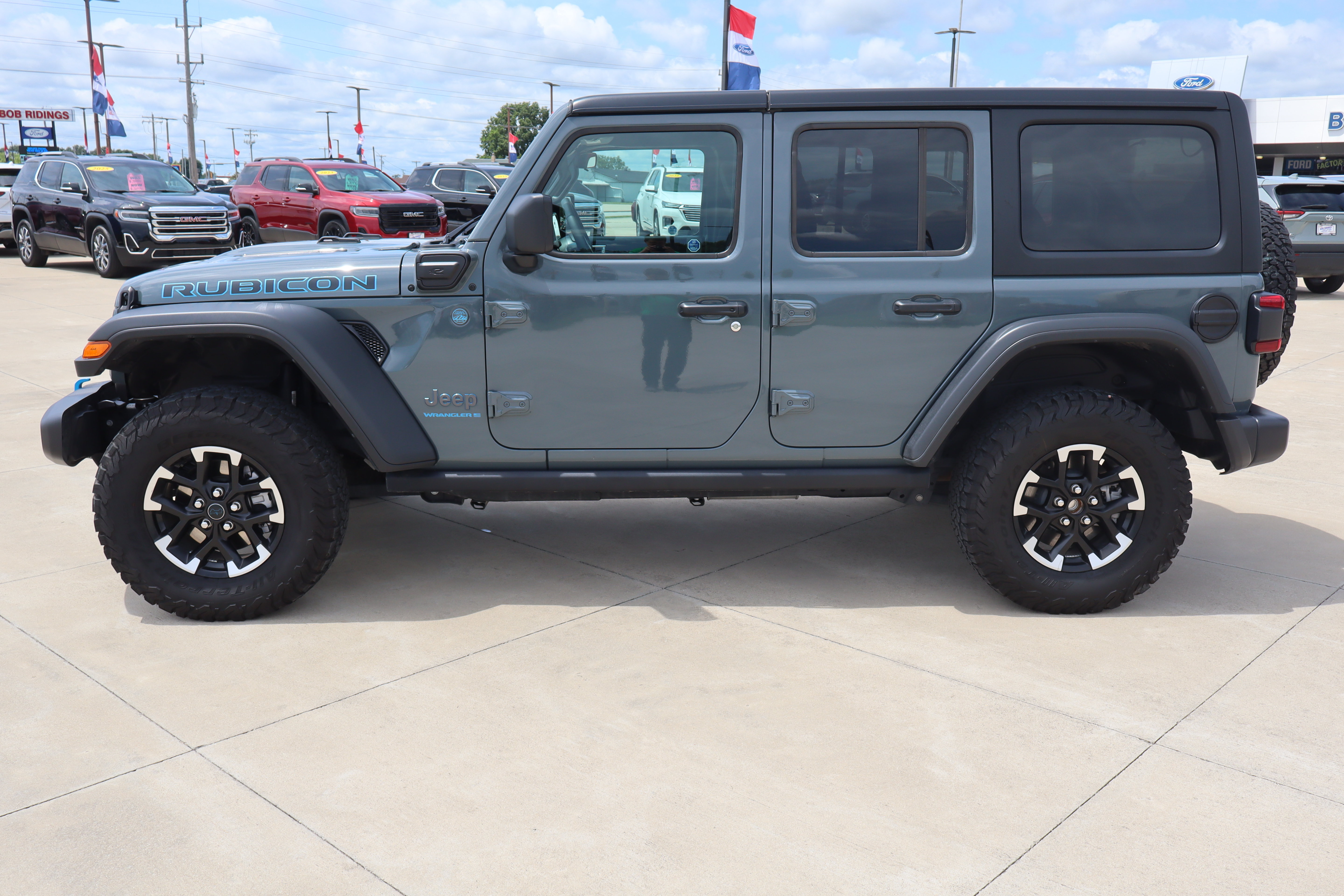 Used 2025 Jeep Wrangler Unlimited Rubicon 4xe w/ Safety Group AWD/4WD image 8