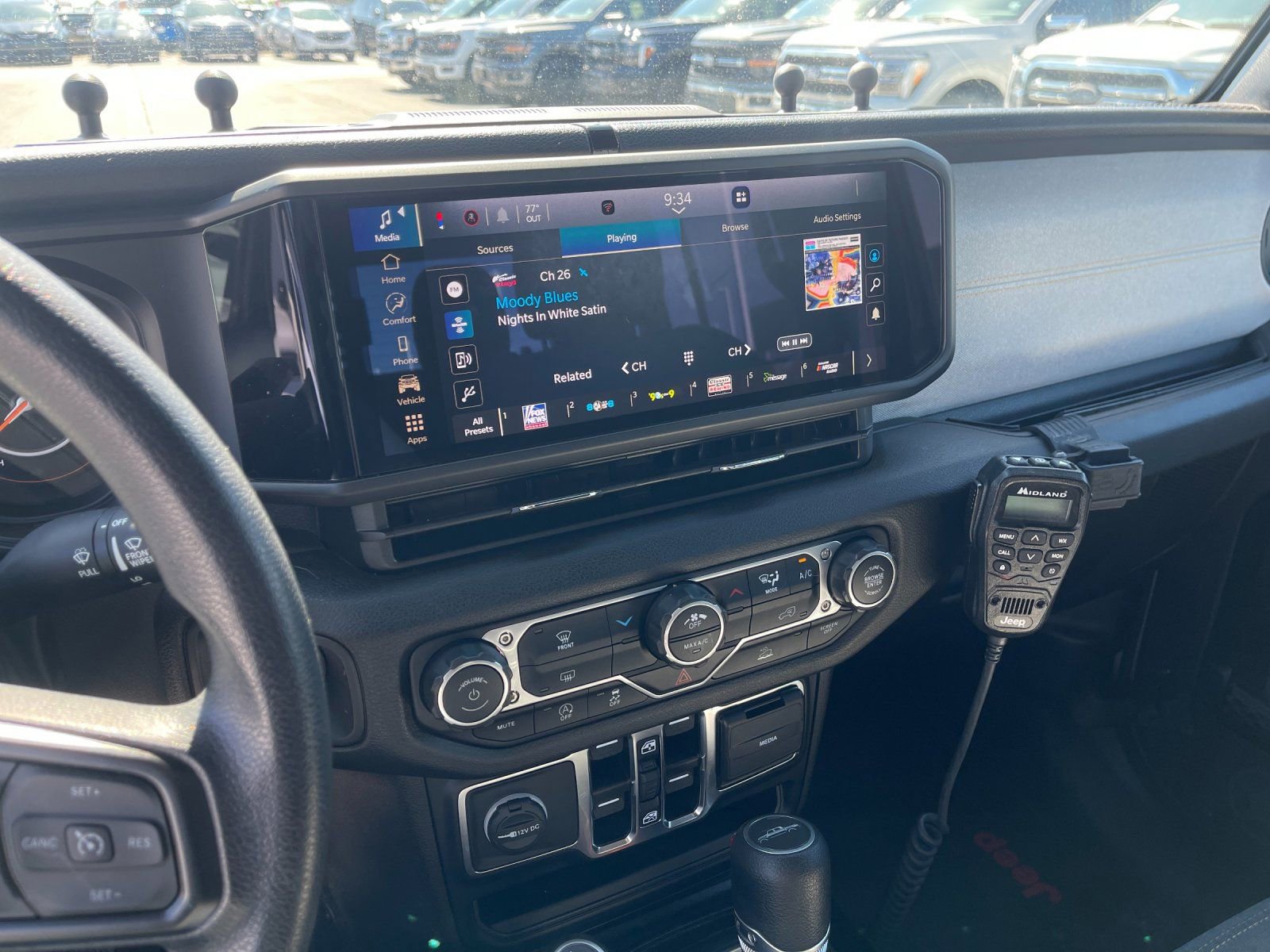 Used 2024 Jeep Gladiator Sport AWD/4WD image 19