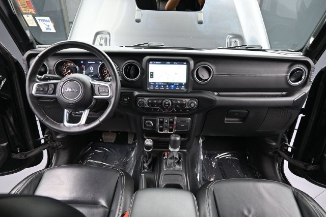 Used 2022 Jeep Wrangler Unlimited Sahara w/ Cold Weather Group AWD/4WD image 11
