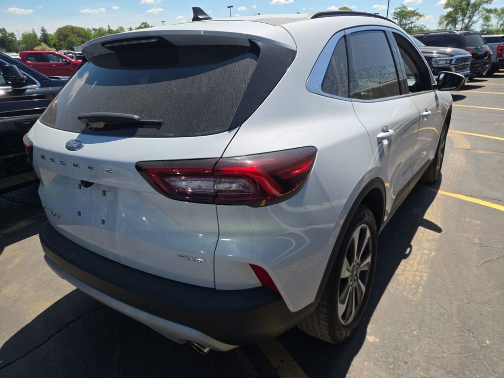 Used 2025 Ford Escape Platinum AWD/4WD image 4