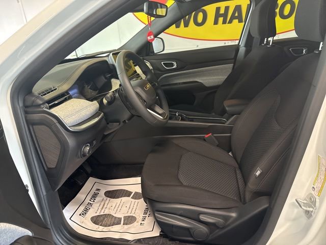 Used 2025 Jeep Compass Sport w/ Mopar Graphics Package image 10