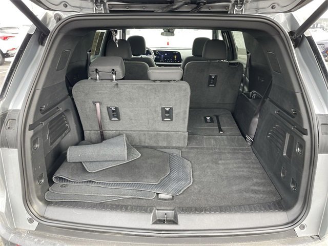 Used 2025 Chevrolet Traverse LT image 23