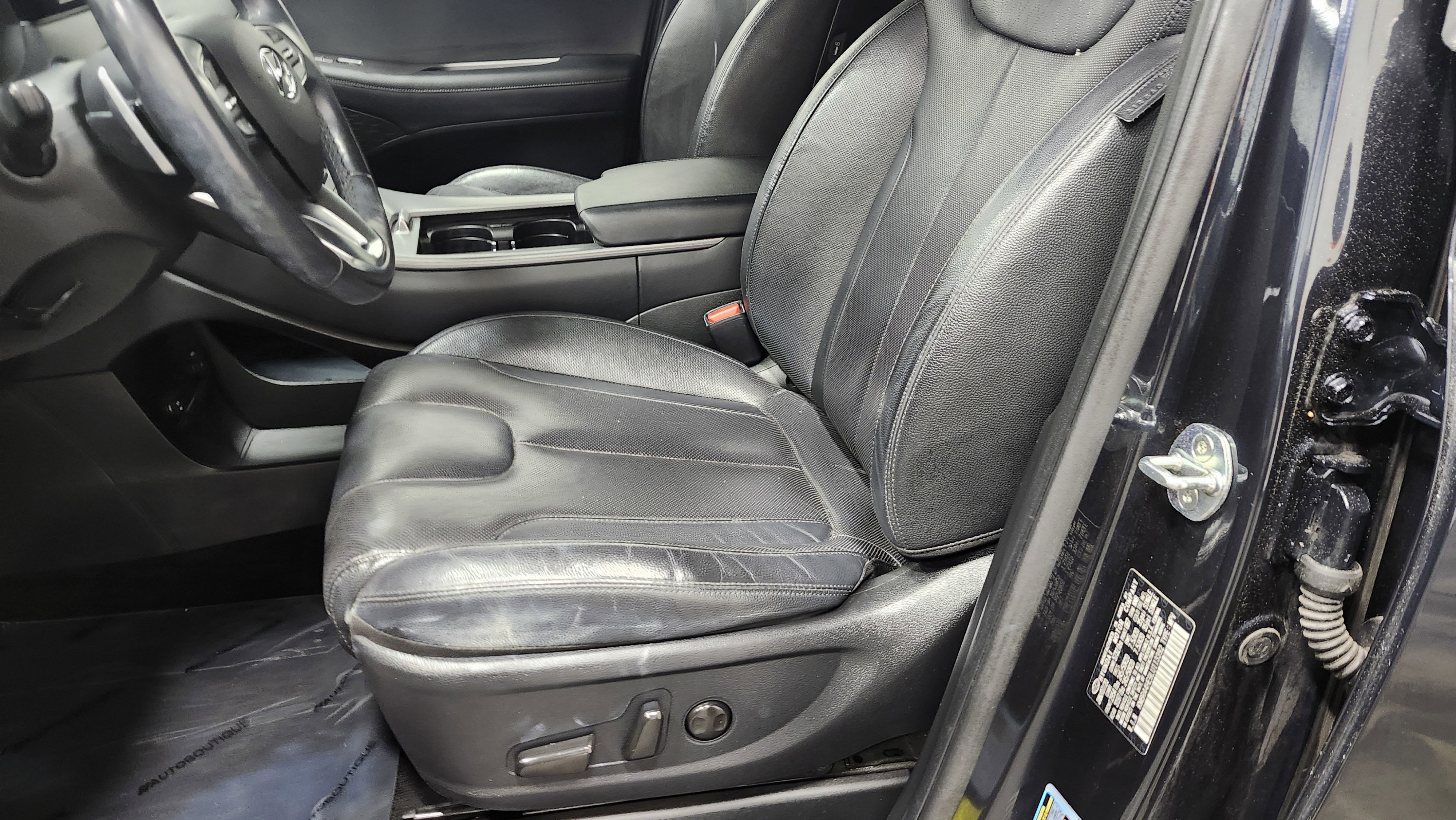 Used 2020 Hyundai Palisade SEL w/ Premium Package image 17