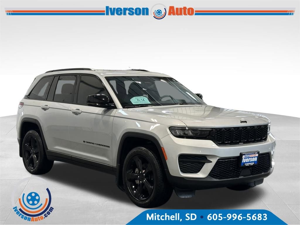 Used 2024 Jeep Grand Cherokee Altitude image 1