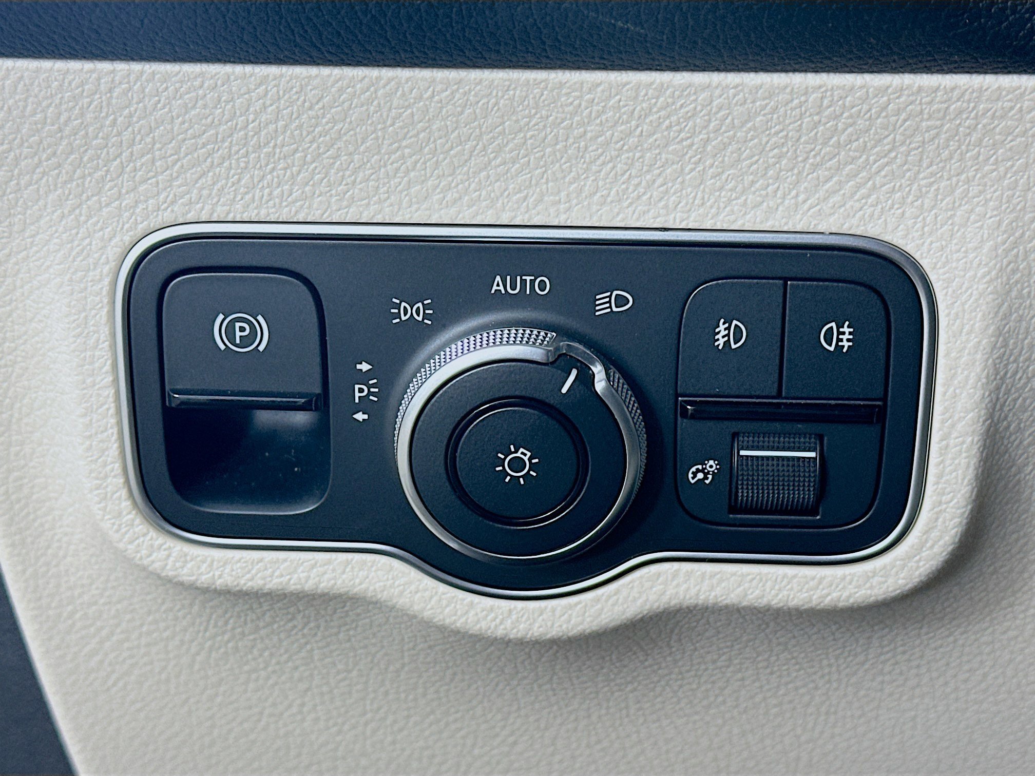 Certified 2025 Mercedes-Benz GLB 250 4MATIC image 10