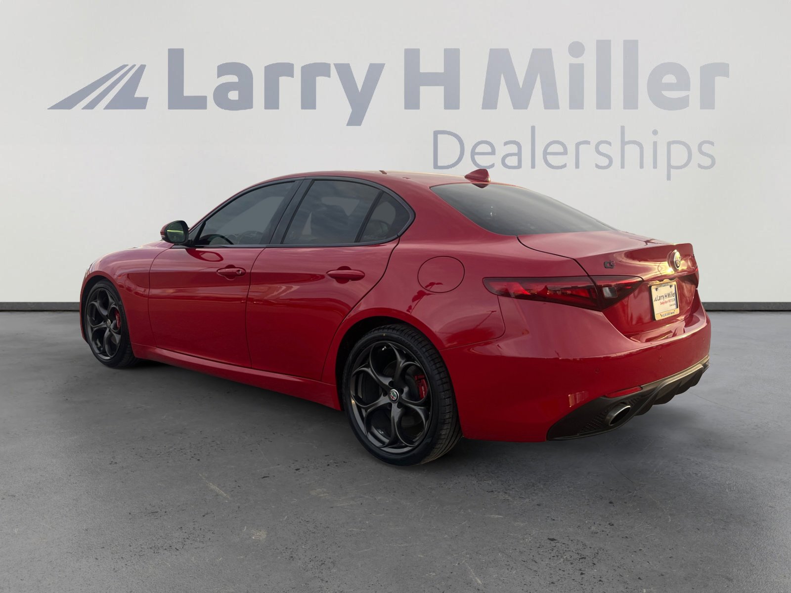 Used 2018 Alfa Romeo Giulia Base image 3