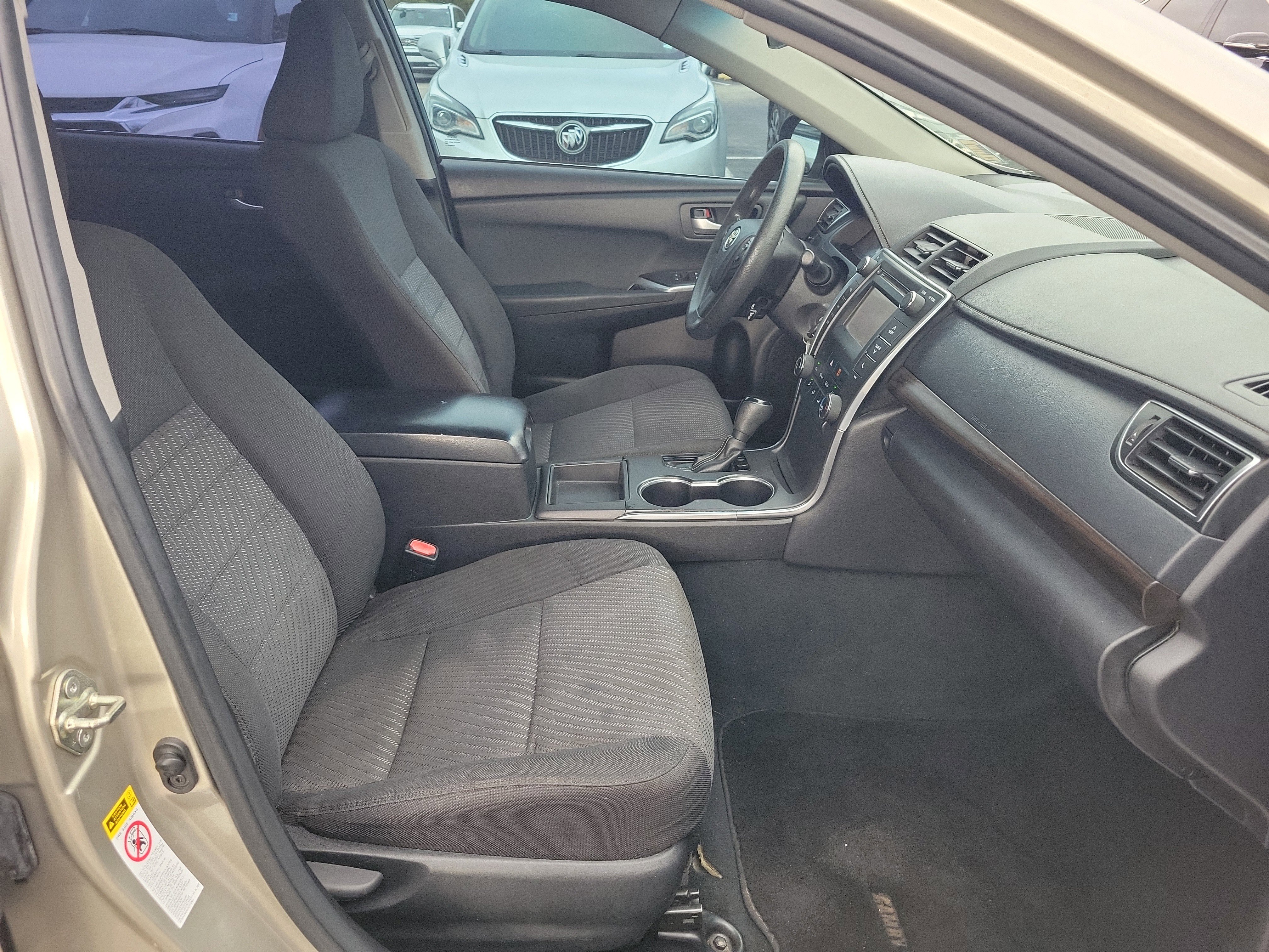 Used 2015 Toyota Camry LE image 7