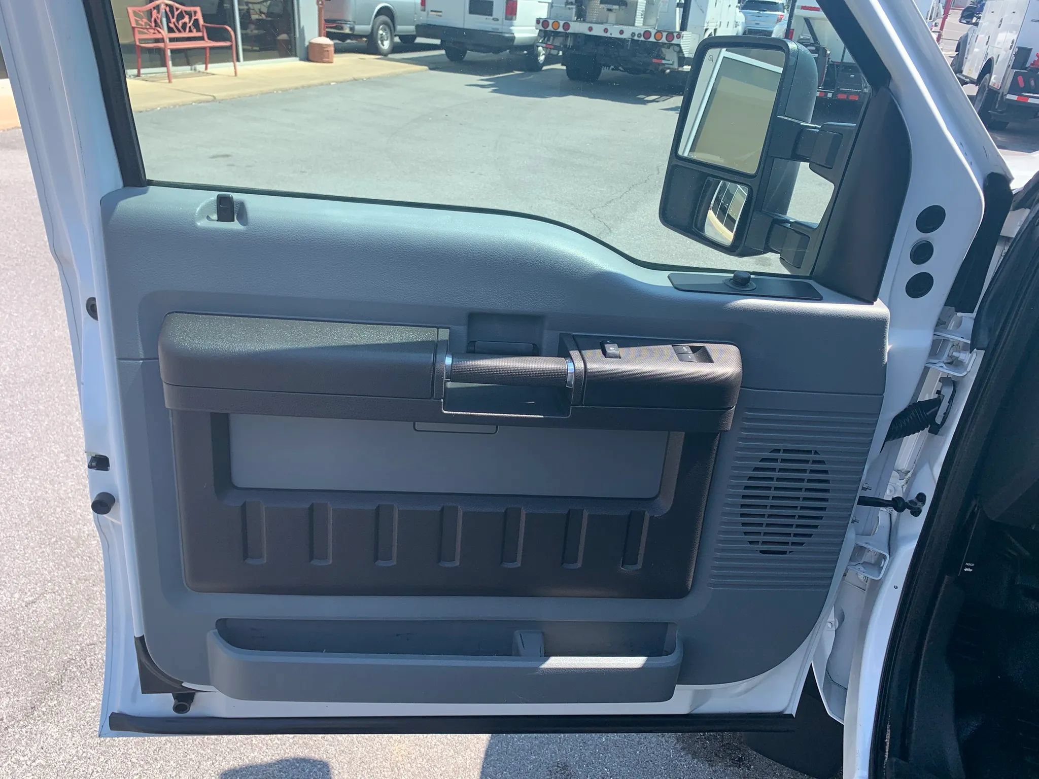 Used 2011 Ford F550 4x4 SuperCab Super Duty w/ PWR Equipment Group image 8