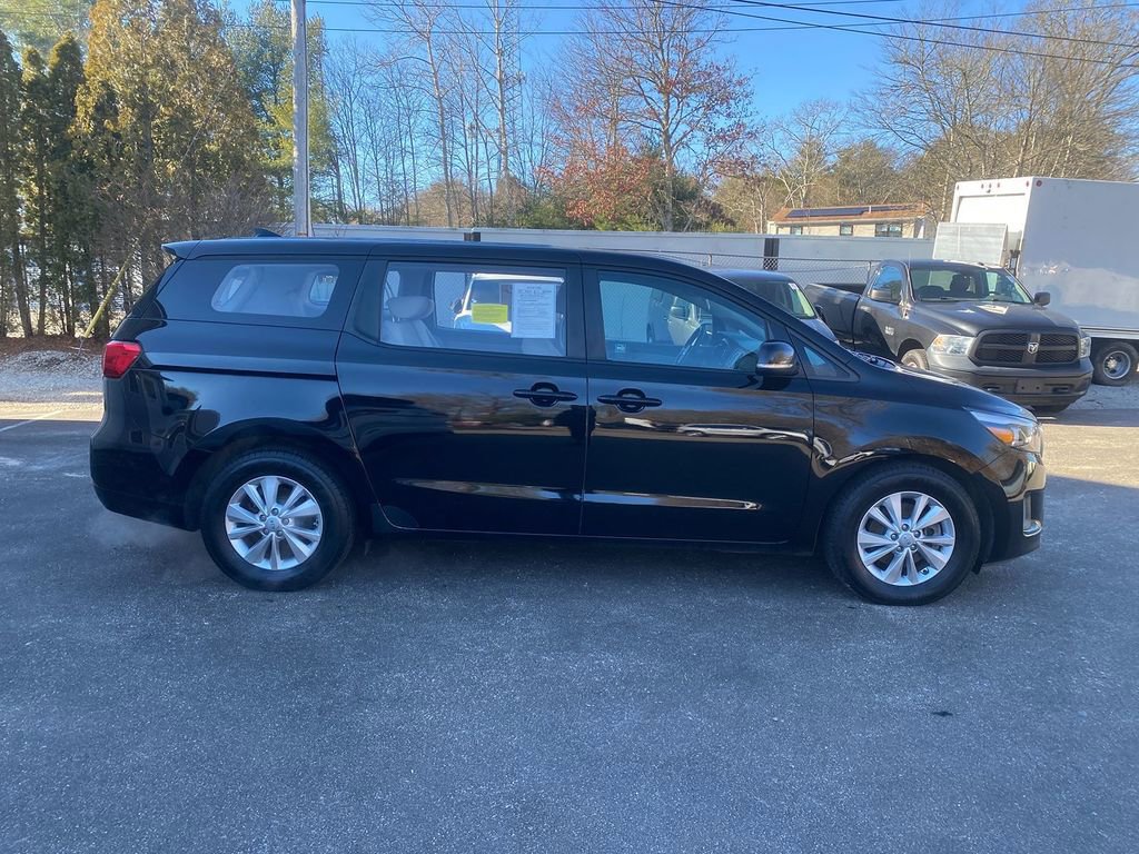 Used 2018 Kia Sedona L image 4