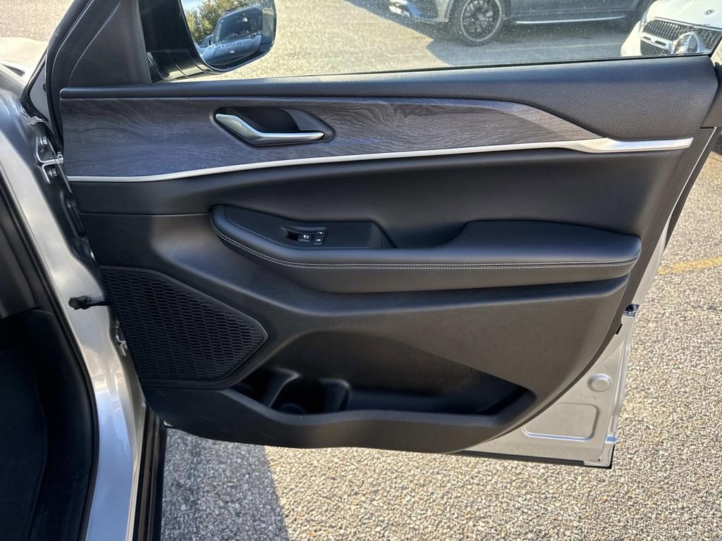 Used 2023 Jeep Grand Cherokee L Limited image 14