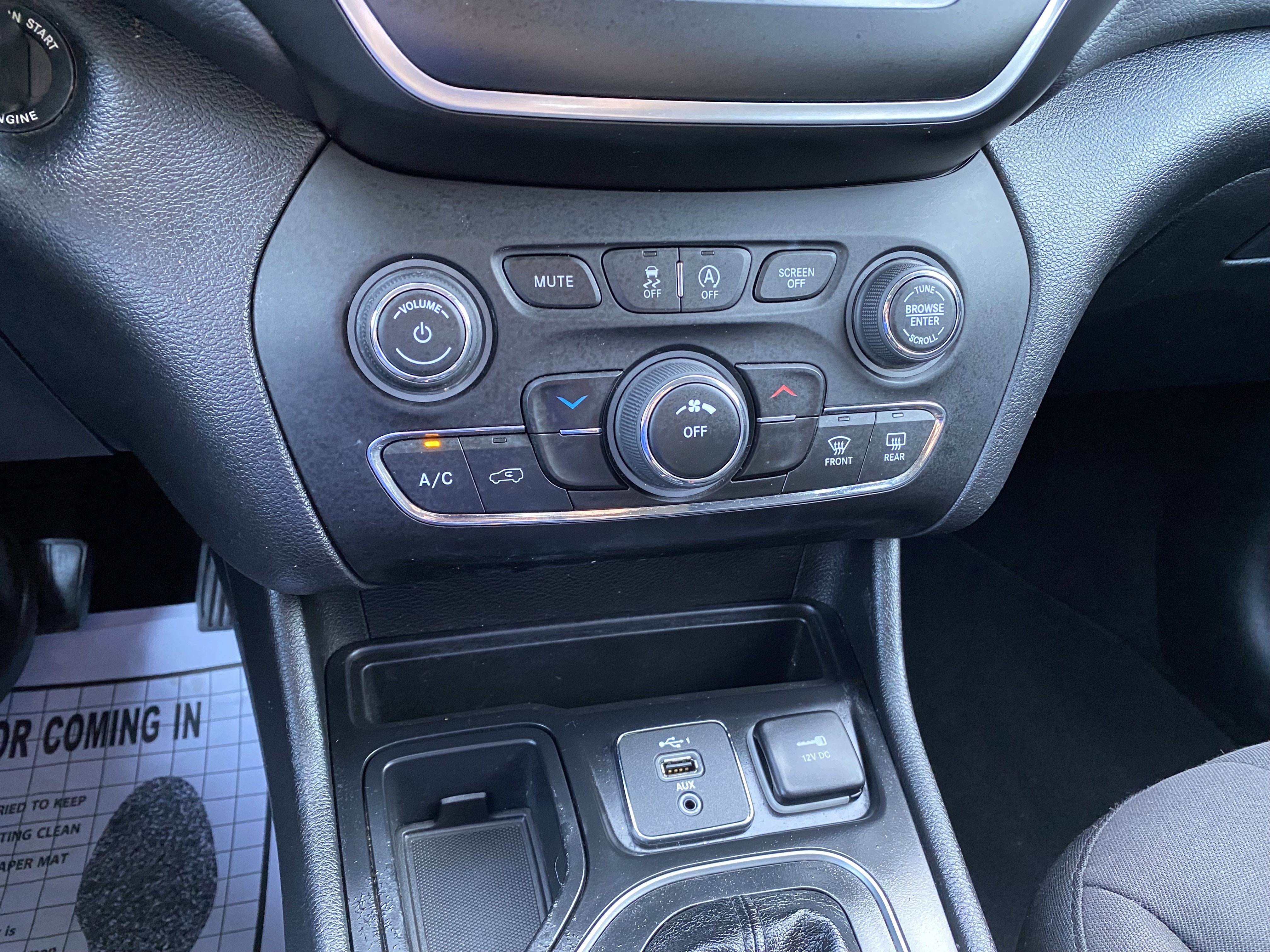 Used 2020 Jeep Cherokee Latitude FWD image 27