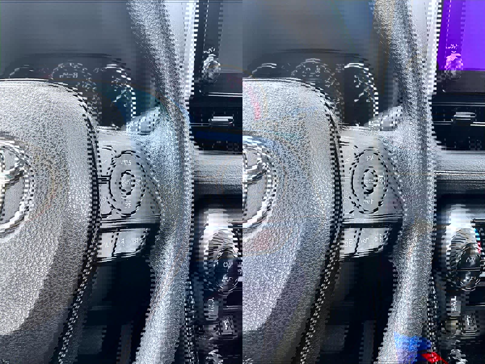 Used 2023 Toyota RAV4 XLE w/ Convenience Package image 24