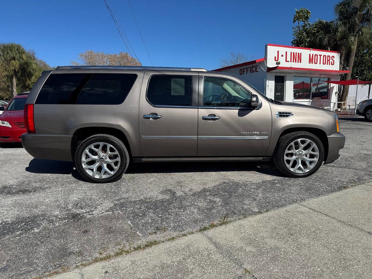 Used 2014 Cadillac Escalade ESV Platinum image 9