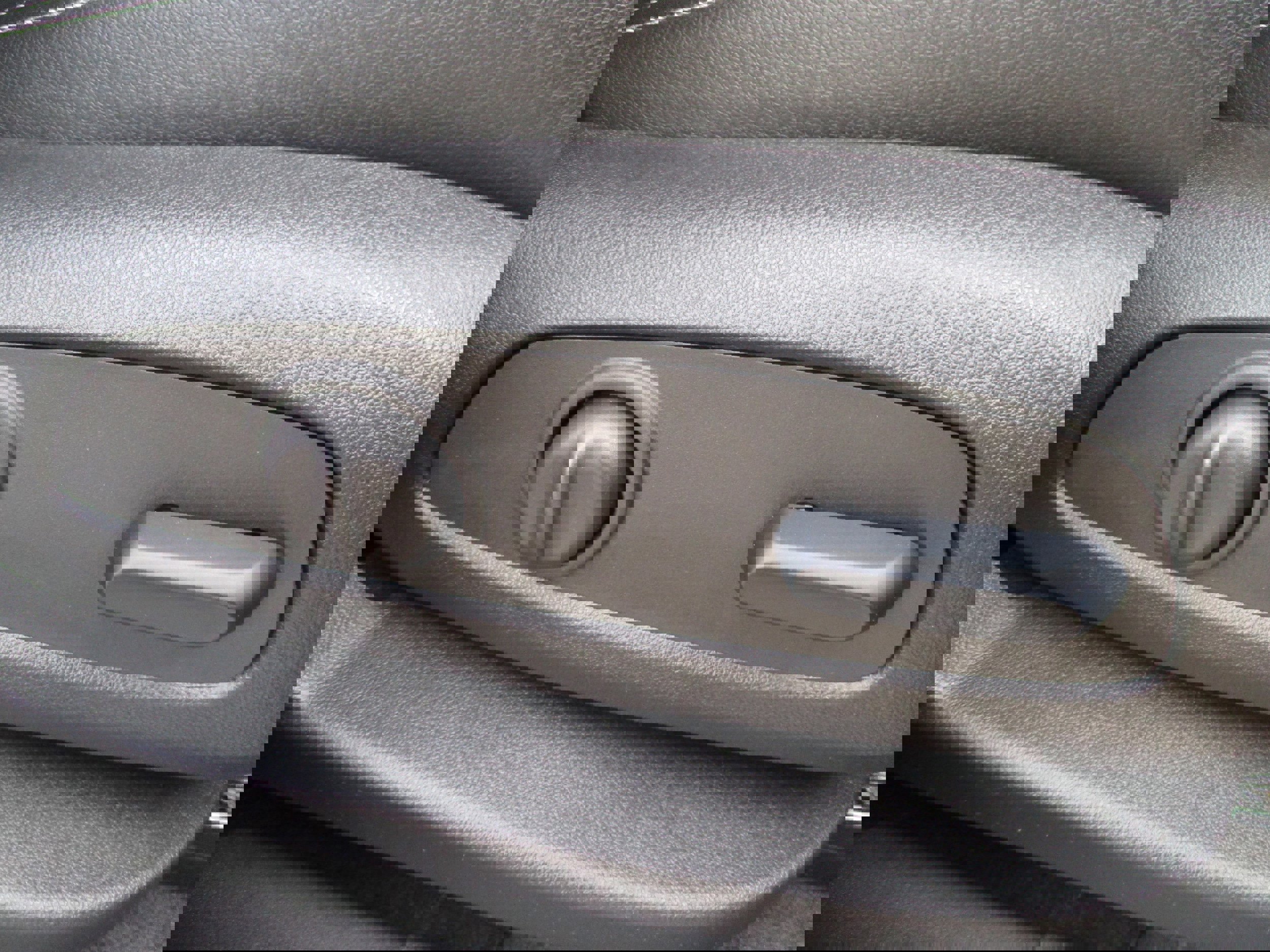 Used 2024 GMC Terrain SLT image 40