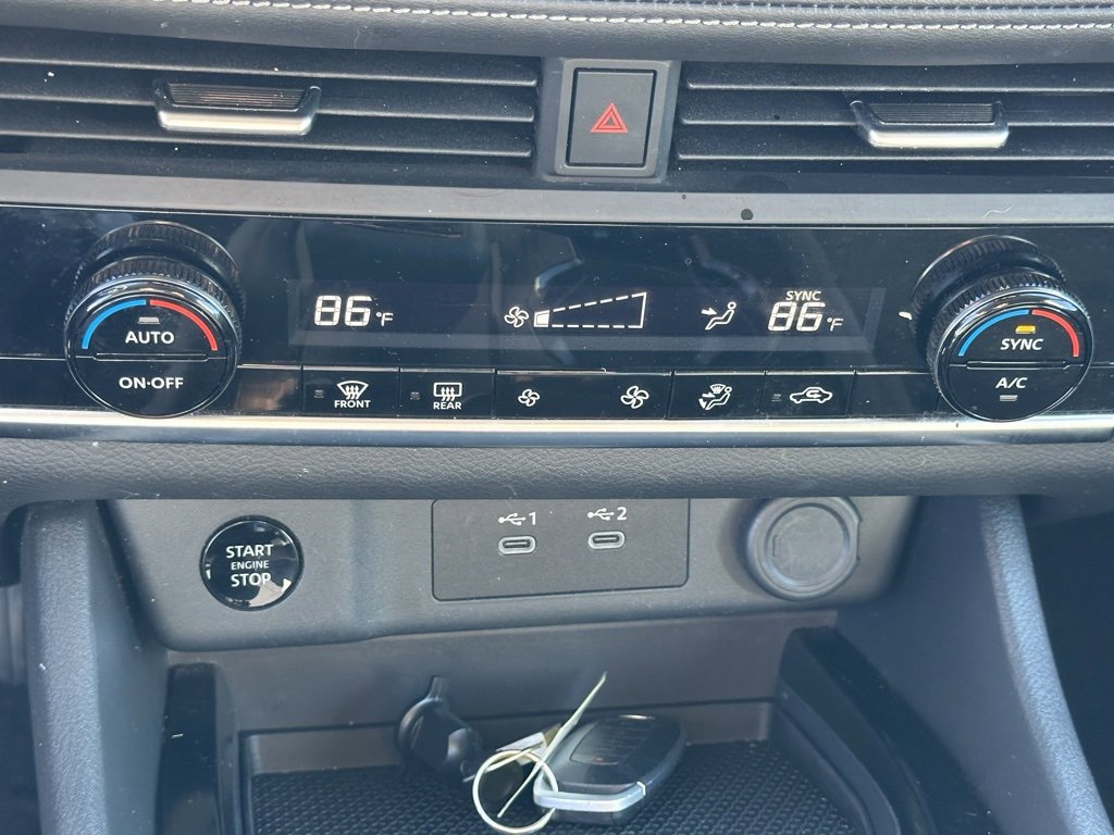 Used 2024 Nissan Rogue SV image 25