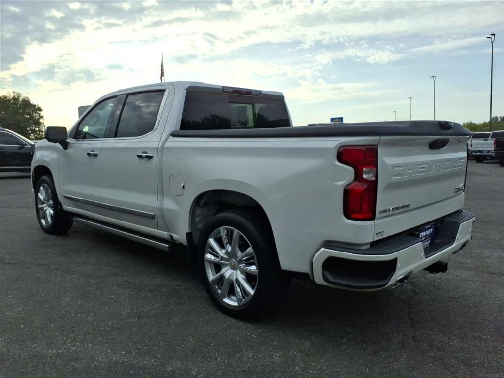 Used 2022 Chevrolet Silverado 1500 High Country w/ High Country Premium Package AWD/4WD image 5