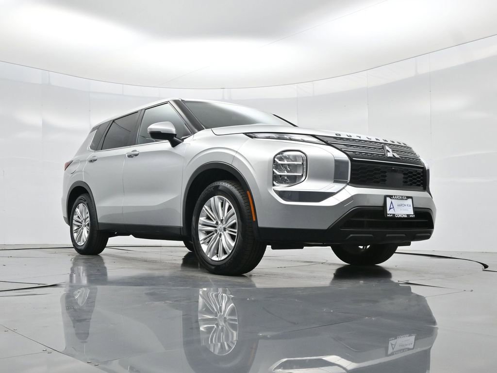 Used 2022 Mitsubishi Outlander ES image 38