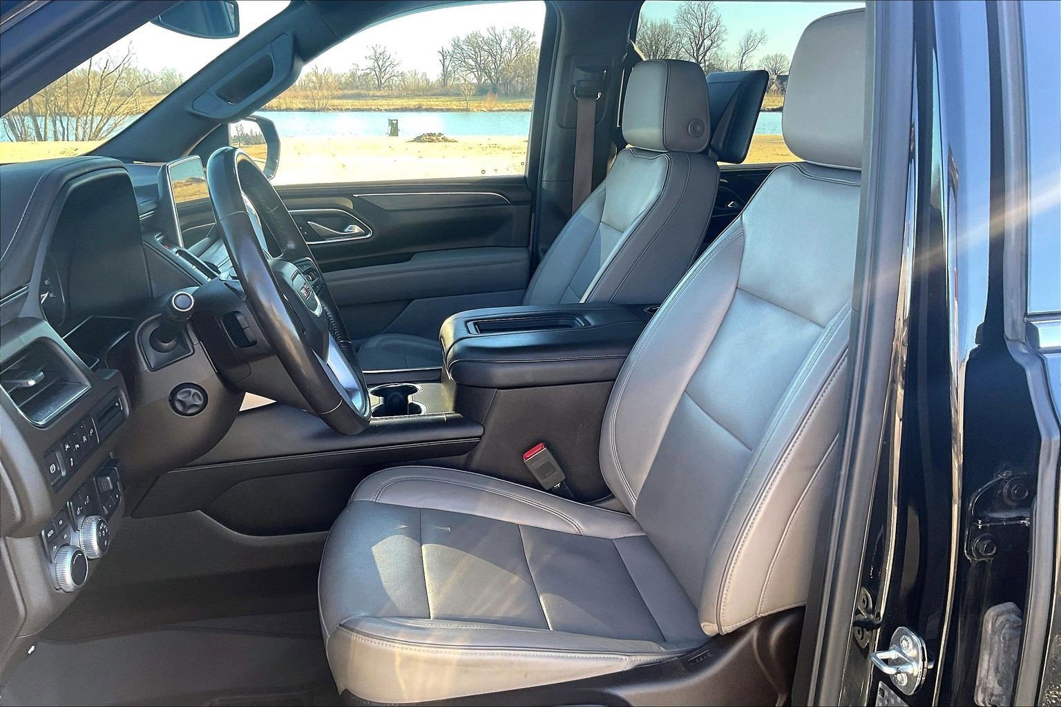 Used 2021 GMC Yukon XL SLT w/ Rear Media and Nav Package image 7