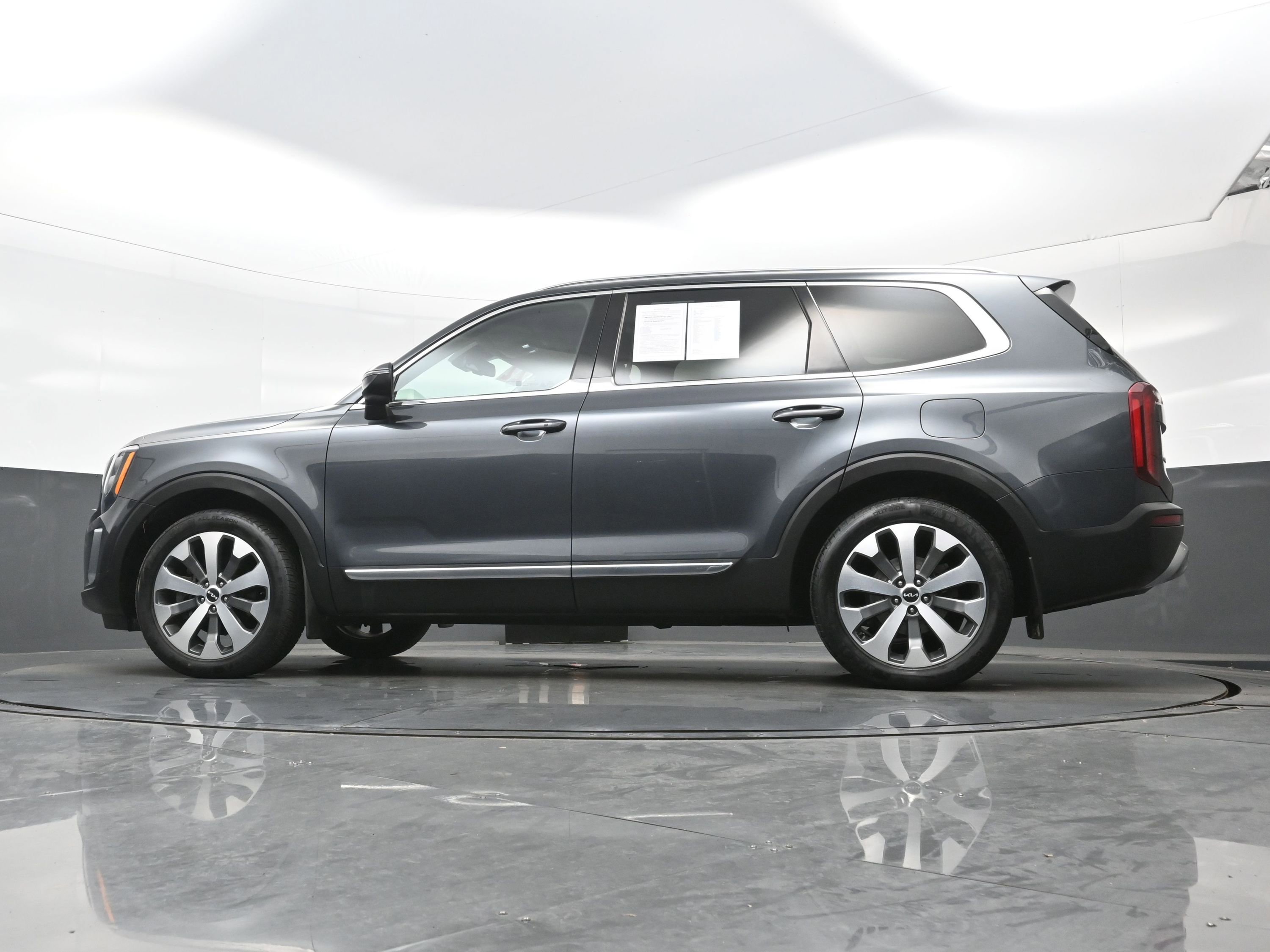 Used 2022 Kia Telluride EX w/ EX Premium Package AWD/4WD image 32