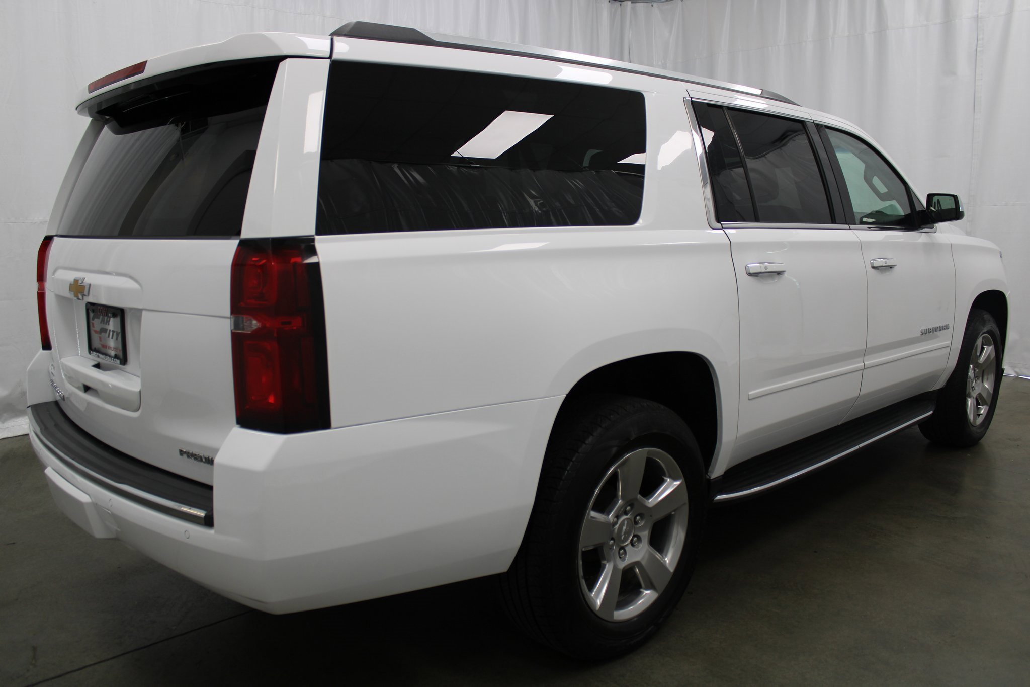 Used 2020 Chevrolet Suburban Premier image 3