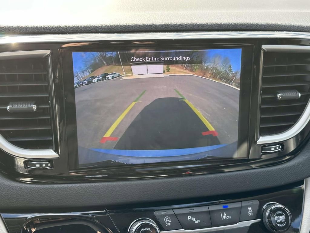 Used 2024 Chrysler Pacifica Touring-L image 23