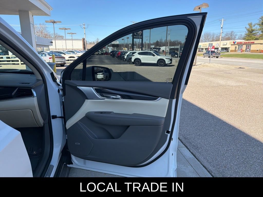 Used 2023 Cadillac XT6 Premium Luxury image 17