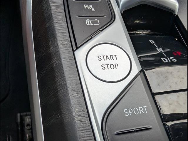 Used 2023 BMW 330e image 4