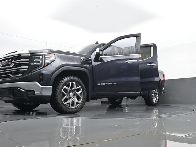 Used 2022 GMC Sierra 1500 SLT AWD/4WD image 32