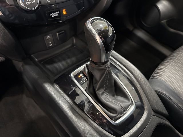 Used 2017 Nissan Rogue SV image 19