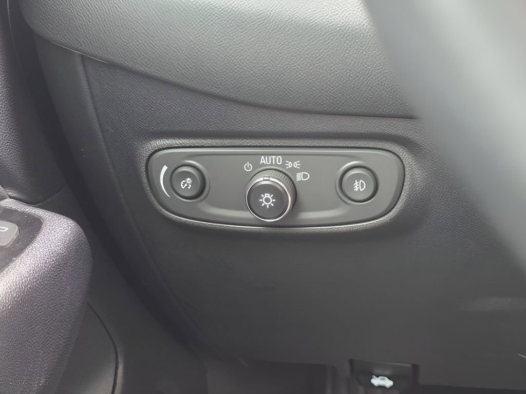 Used 2023 Chevrolet Equinox Premier image 26