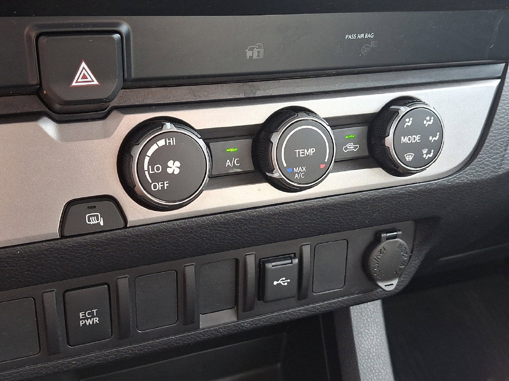 Used 2022 Toyota Tacoma SR w/ SR Convenience Package RWD image 18