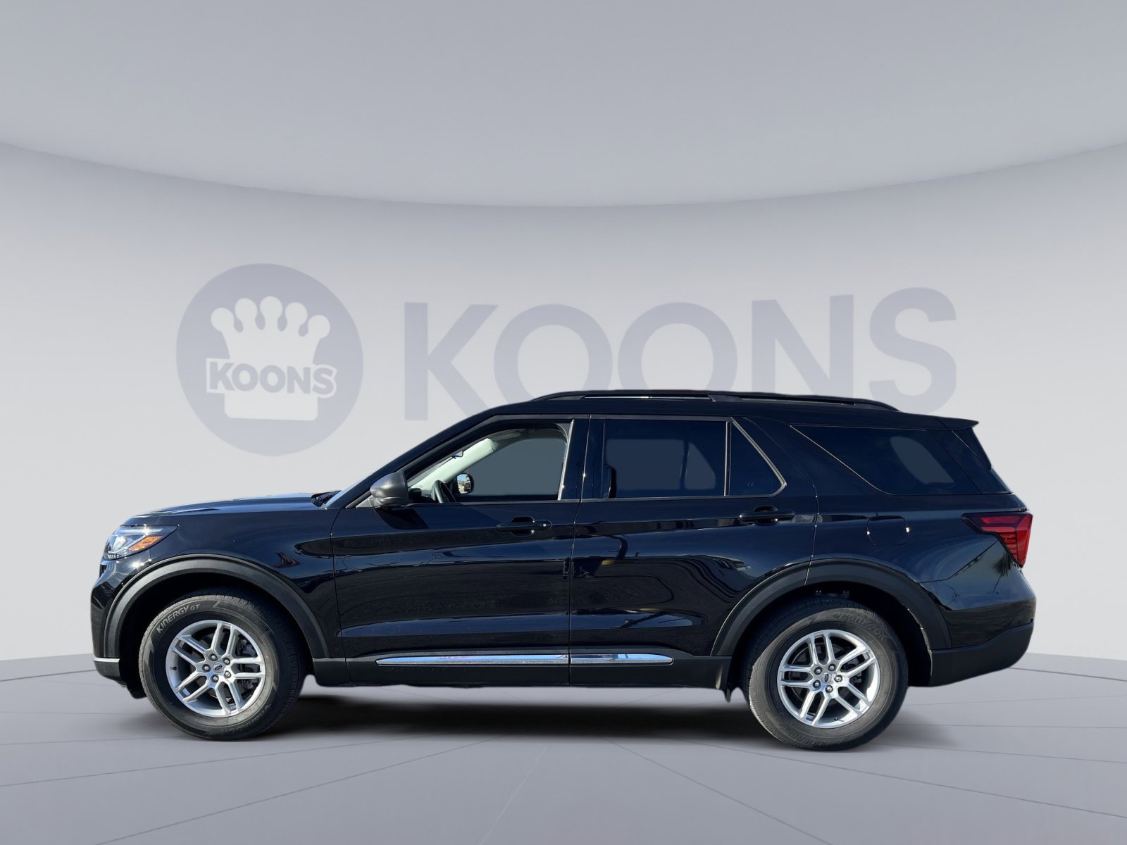 Used 2025 Ford Explorer Active image 2