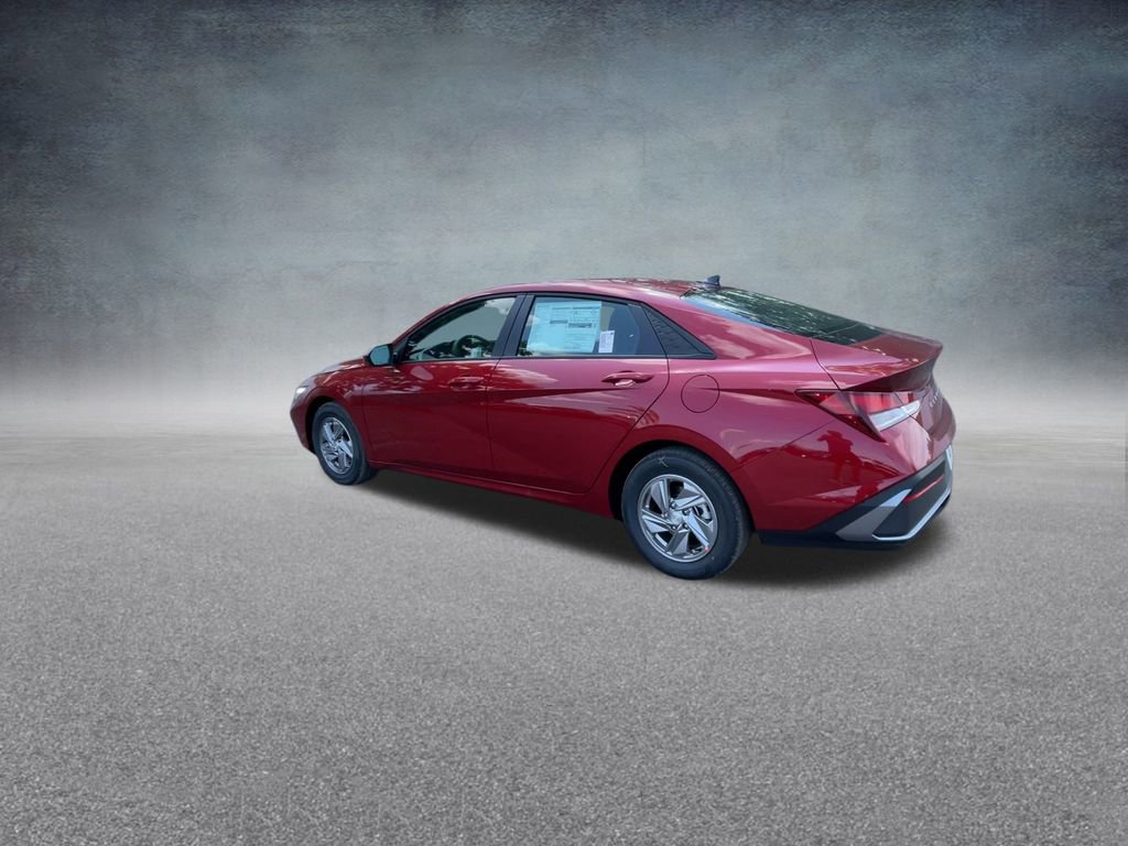 Used 2025 Hyundai Elantra SE image 17