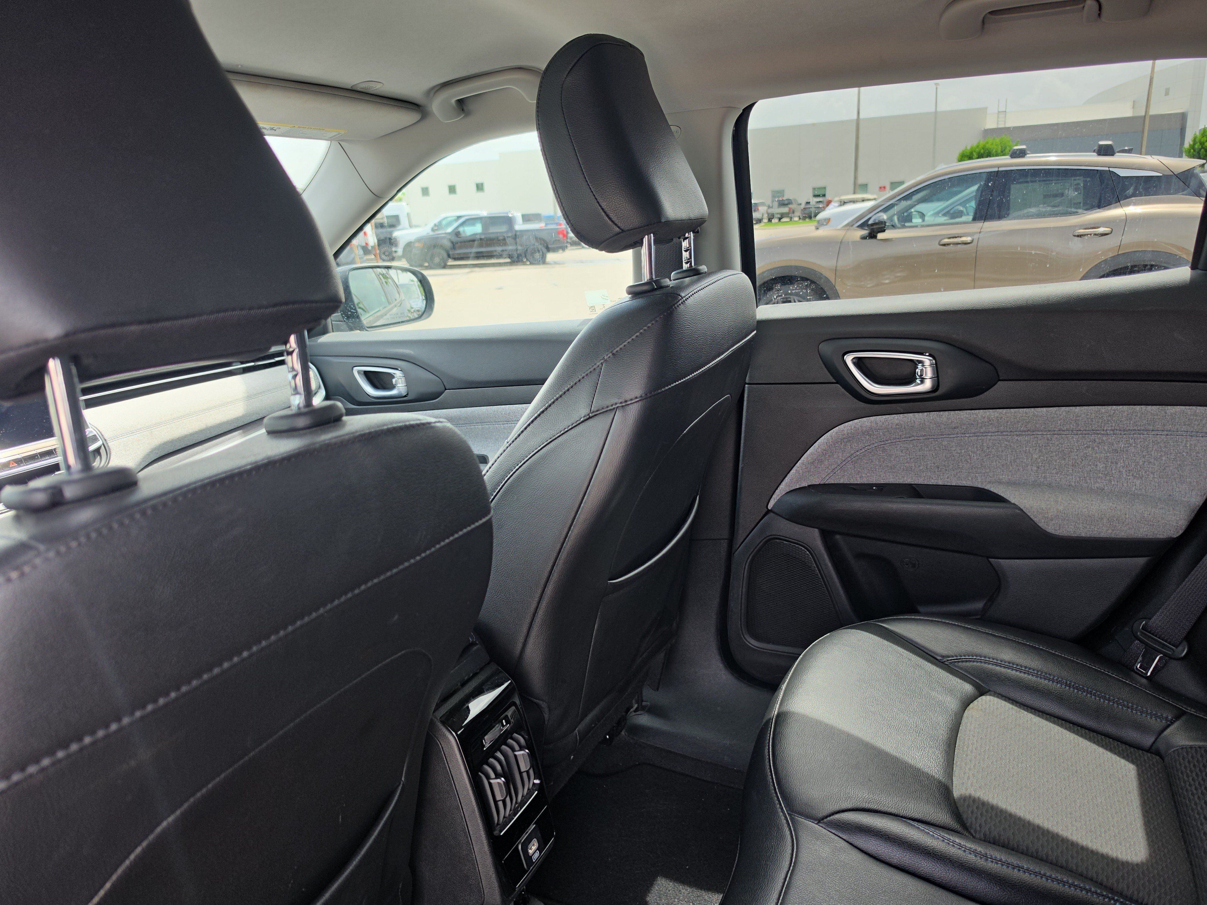 Used 2022 Jeep Compass Latitude FWD image 13