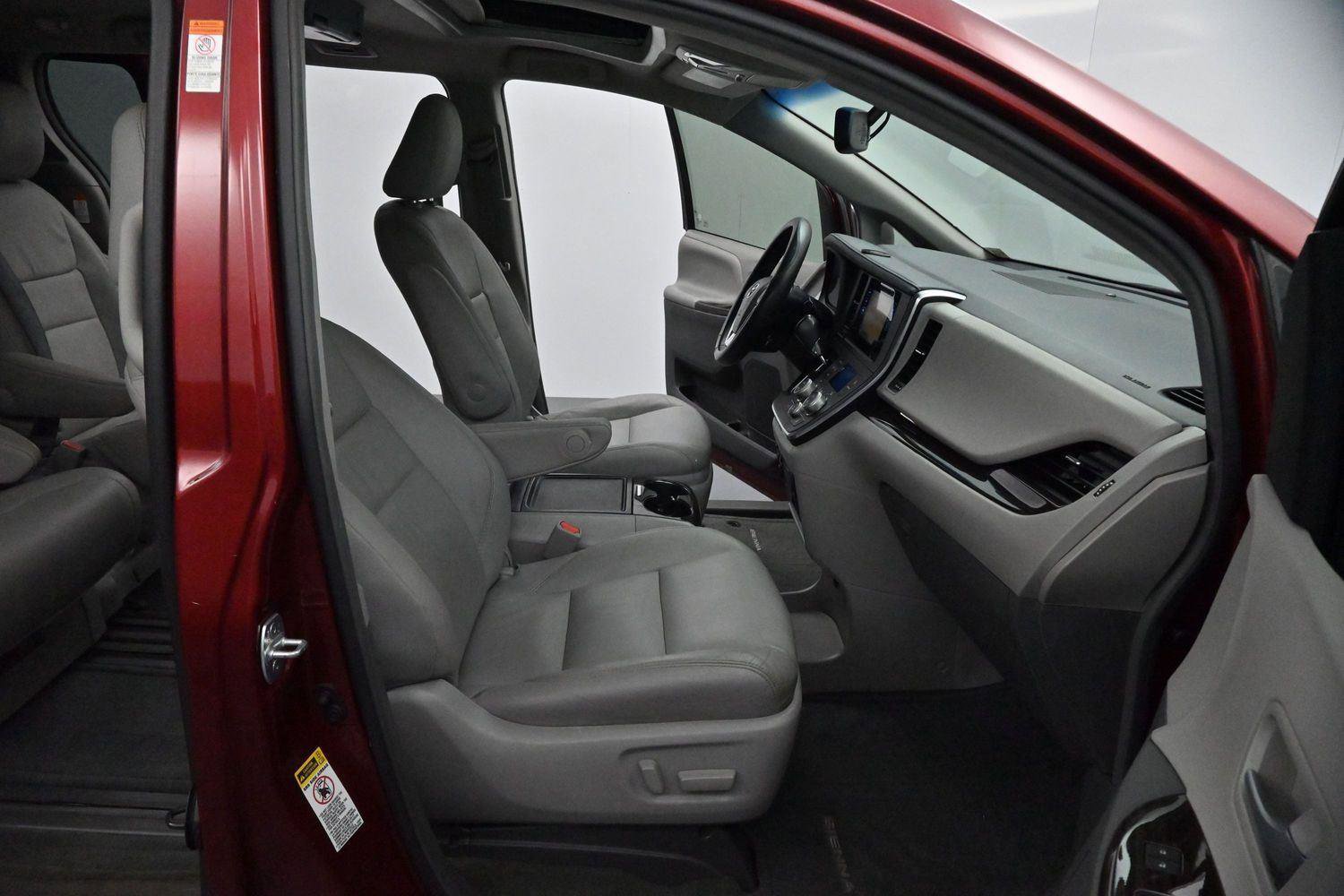 Used 2017 Toyota Sienna XLE w/ XLE Navigation Package FWD image 36