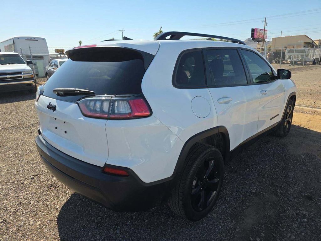 Used 2019 Jeep Cherokee Latitude Plus FWD image 2
