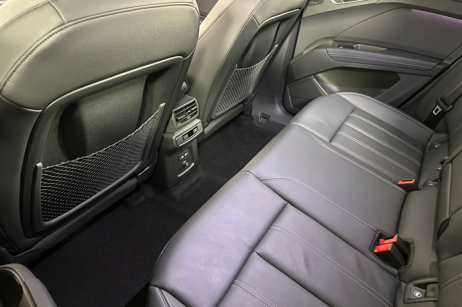 Used 2025 Audi Q4 e-tron Premium Plus image 11