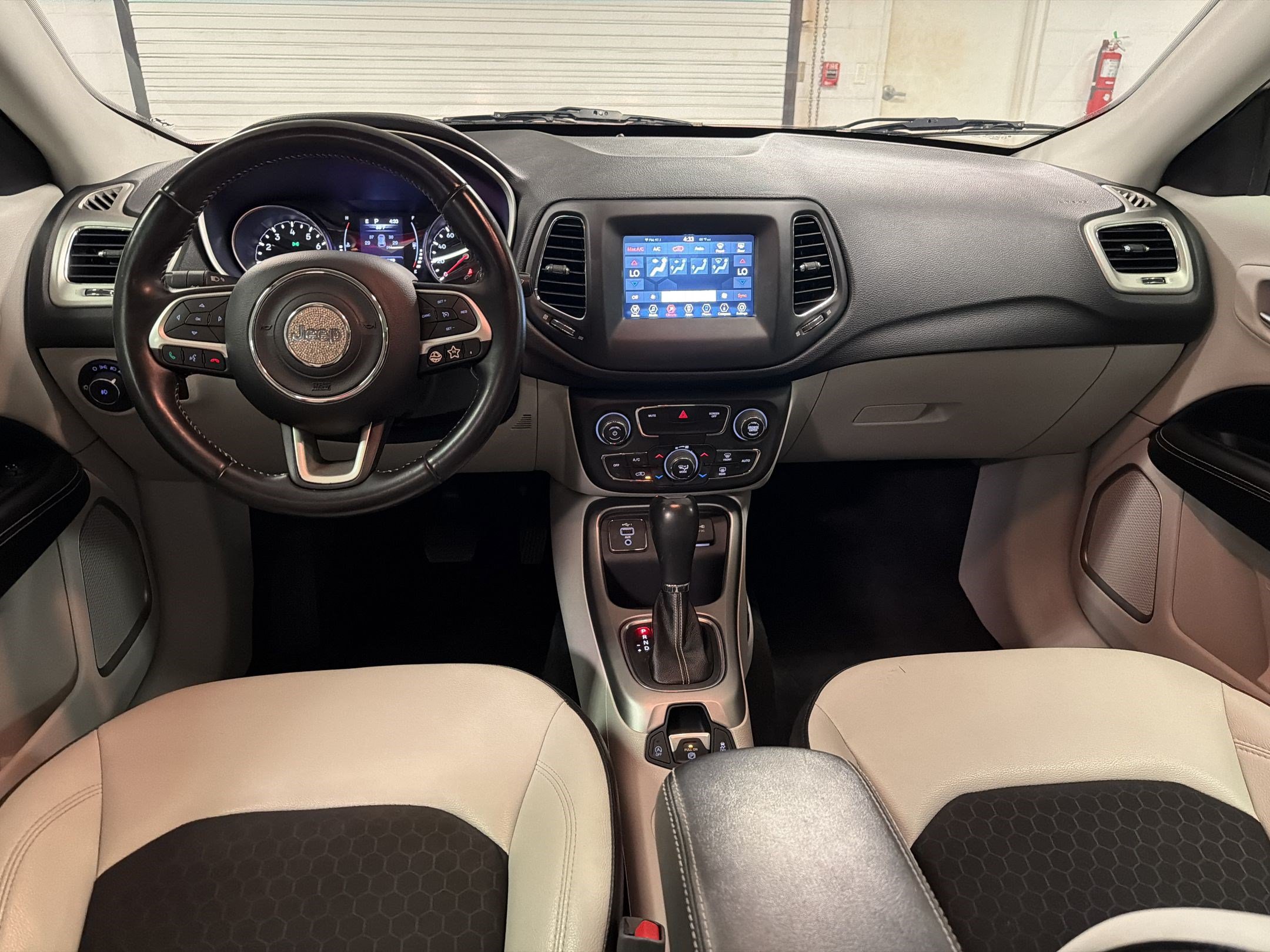 Used 2020 Jeep Compass Latitude FWD image 15