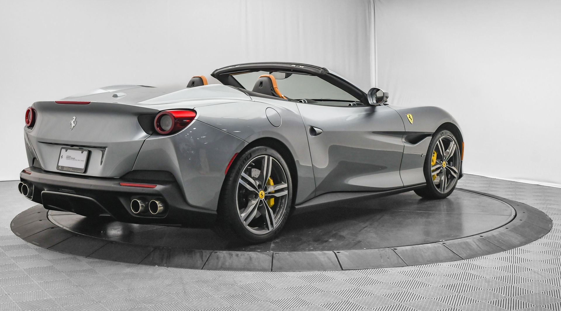 Used 2019 Ferrari Portofino image 9